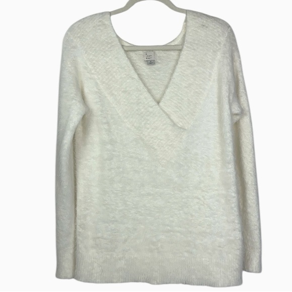 A New Day fuzzy v neck long sleeve sweater Sz S White - Picture 1 of 7
